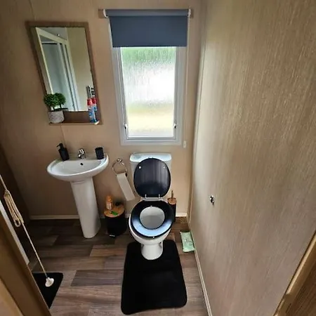 3 Bedroom Caravan Close To Beach And Fantasy Island Ingoldmells Exterior photo