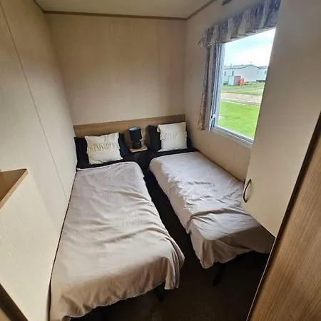 3 Bedroom Caravan Close To Beach And Fantasy Island Ingoldmells Exterior photo