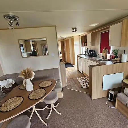 3 Bedroom Caravan Close To Beach And Fantasy Island Ingoldmells Exterior photo