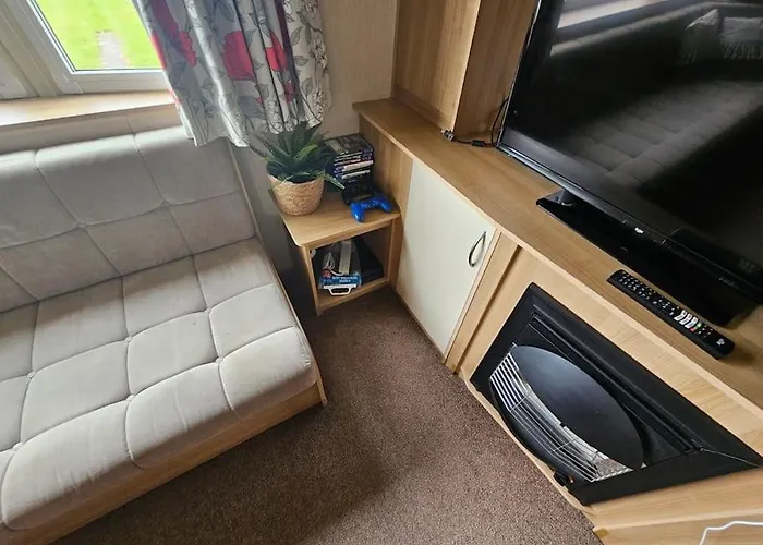 3 Bedroom Caravan Close To Beach And Fantasy Island