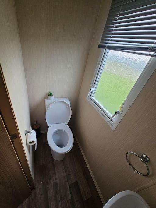 3 Bedroom Caravan Close To And Fantasy Island Holiday home