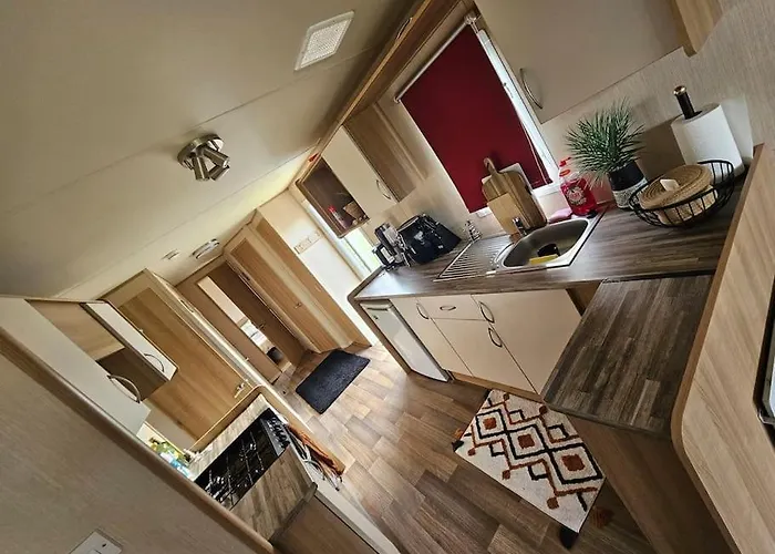 3 Bedroom Caravan Close To Beach And Fantasy Island