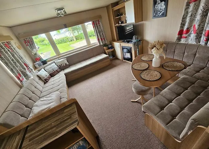 3 Bedroom Caravan Close To Beach And Fantasy Island