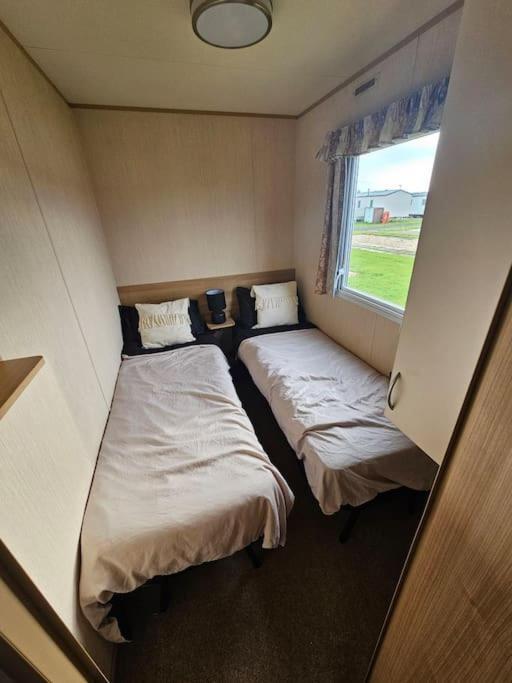 Holiday home 3 Bedroom Caravan Close To And Fantasy Island
