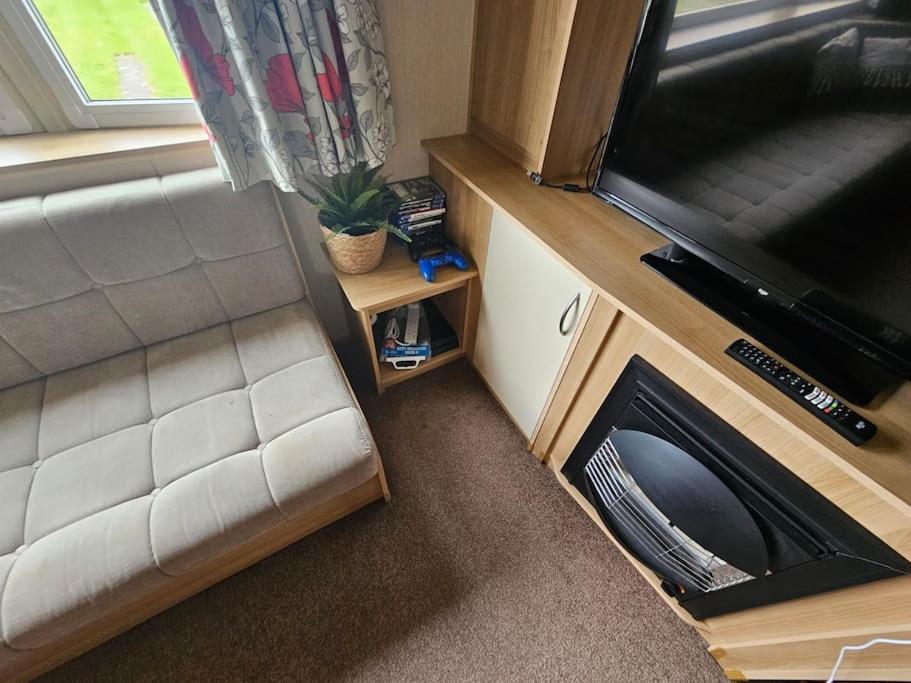 Holiday home 3 Bedroom Caravan Close To And Fantasy Island