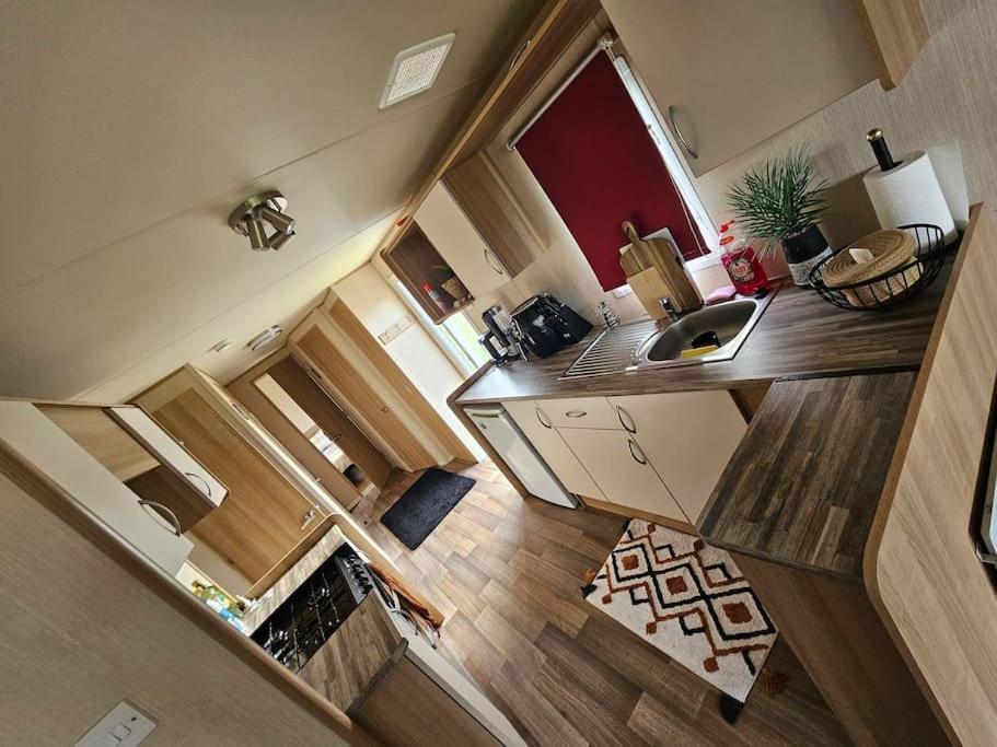 3 Bedroom Caravan Close To And Fantasy Island Holiday home Ingoldmells